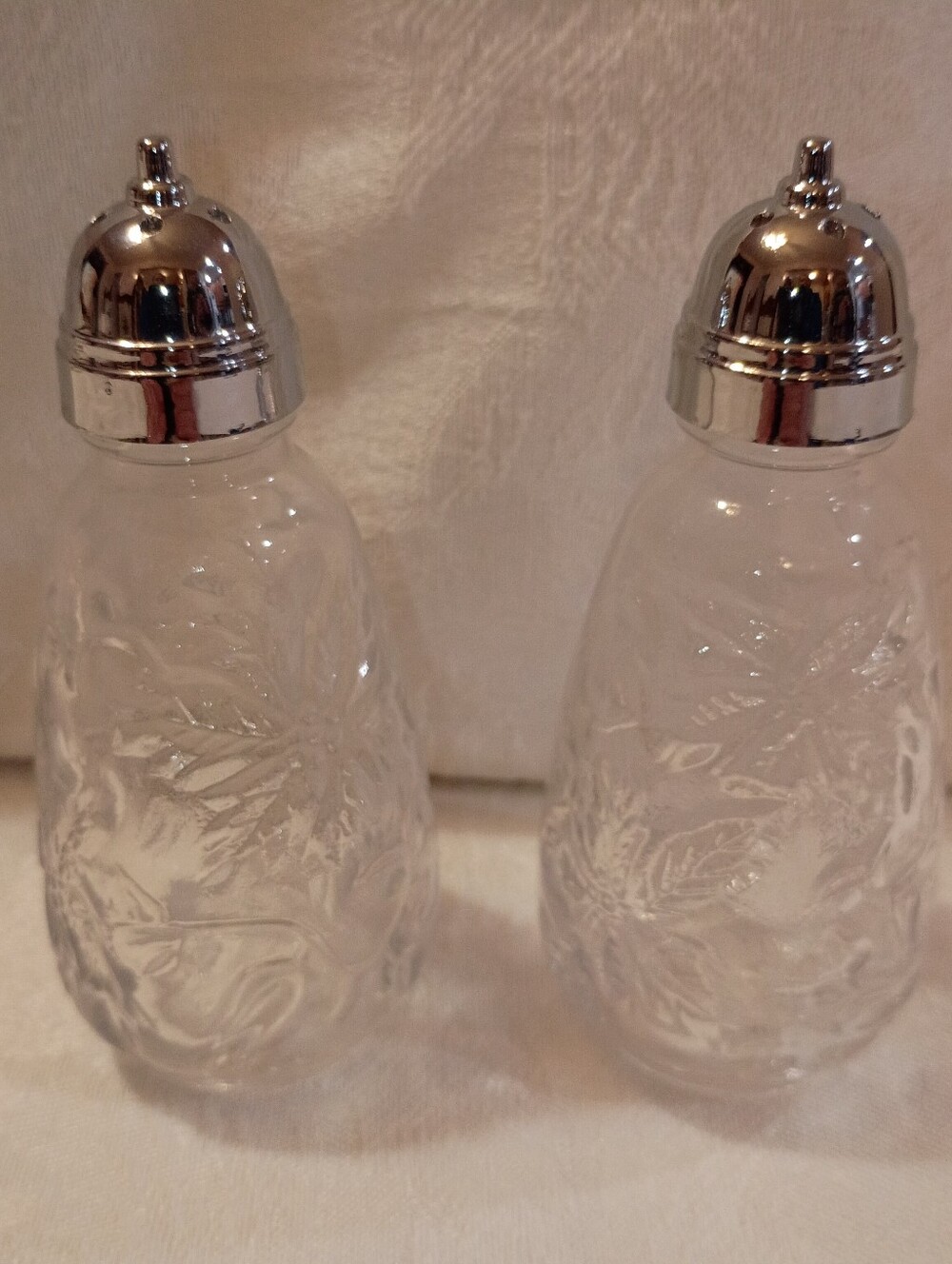 Christmas Poinsettia Clear Glass Salt and Pepper Shakers with Silver Tops